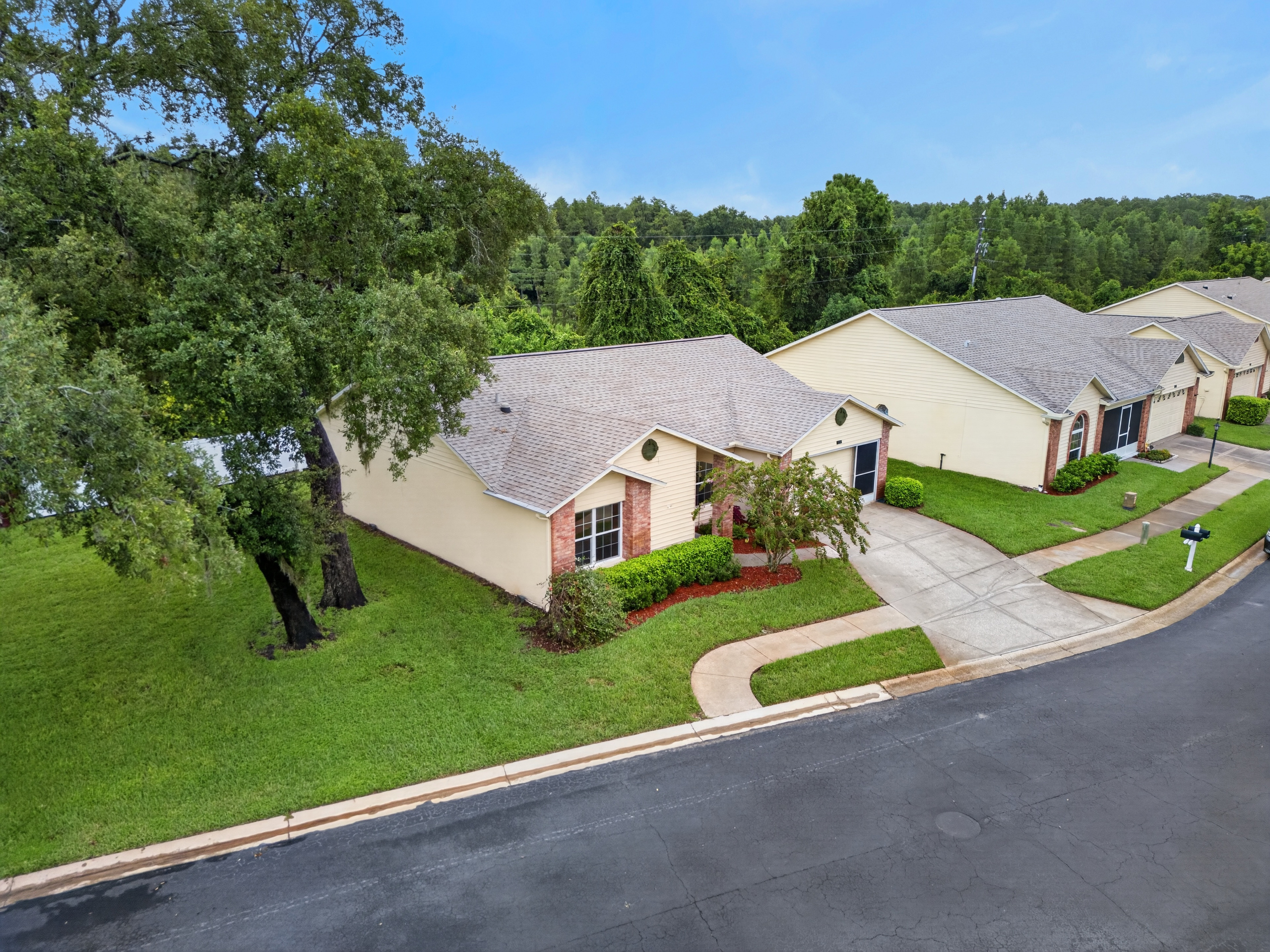 4949 Bostonian Loop – Heritage Lake Villa